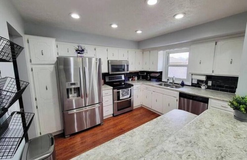 Millard Maison | Great Home in a Safe Neighborhood and only 8 min from the interstate!