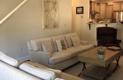 Starkville Maison | Great home just a mile from campus! Perfect for football and baseball weekends!