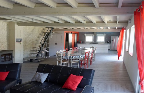 Voissay Maison | GRANDE MAISON CHARENTAISE AU CALME, PISCINE, 35 MIN DE LA MER