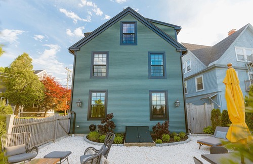 New Castle Appartement | Great Island Inn - Studio King - Vue sur la rue Main