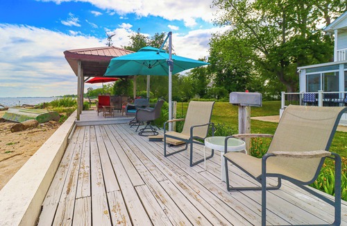 La Salle Maison | Great Lake Erie Getaway w/ Hot Tub & Private Beach