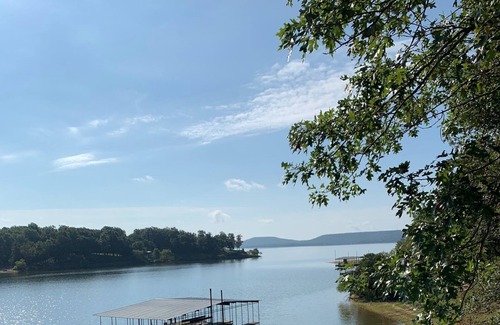Hoyt Maison | GREAT LAKE FRONT HOUSE WITH DOCK ON EUFAULA
