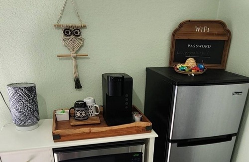 North San Antonio - SAT Appartement | GREAT LOCATION! Cozy Clean Serene Studio w/Free parking!