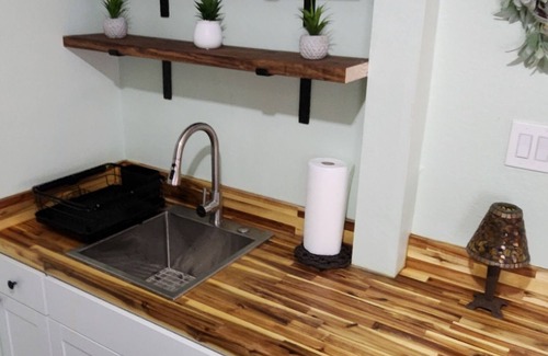 North San Antonio - SAT Appartement | GREAT LOCATION! Cozy Clean Serene Studio w/Free parking!