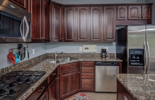 Lorton Maison | Great Location End unir maison de ville de luxe. Garage 2 voitures,