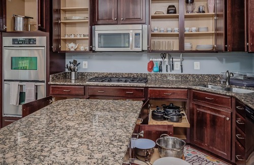Lorton Maison | Great Location End unir maison de ville de luxe. Garage 2 voitures,