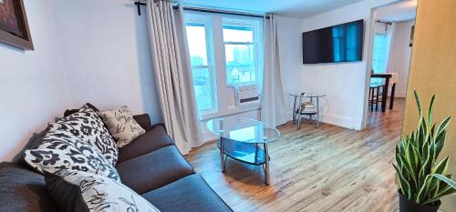Windsor Appartement | Great Location -Mural, Barn and Corridor -1 Bed 1Bath Apartments!