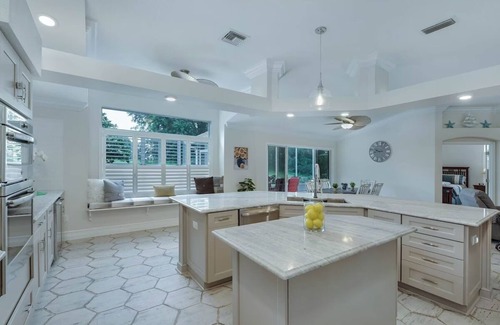 Lady Lake Maison | Great location! Near Spanish Springs, beautifully remodeled with private lanai.
