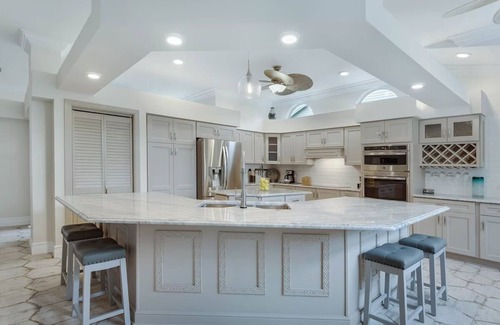 Lady Lake Maison | Great location! Near Spanish Springs, beautifully remodeled with private lanai.