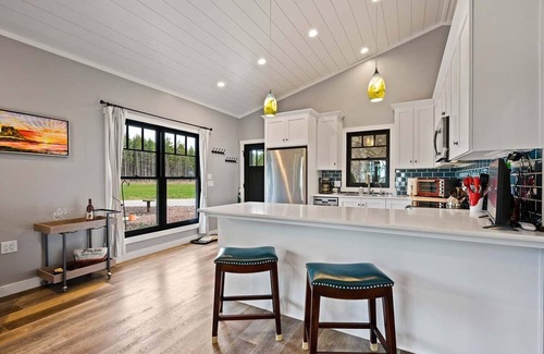 Baileys Harbor Maison | Great location on 5 Acres, New Home, Dog-friendly Fenced Yard, 2 King Bedrooms.