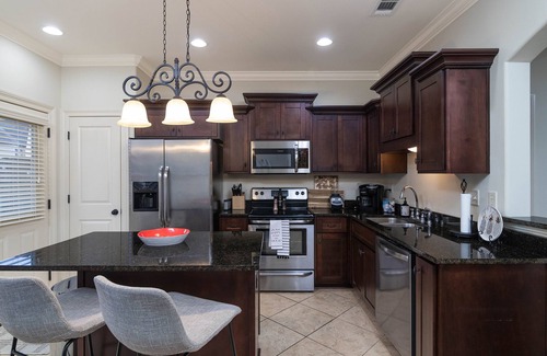 Oxford Copropriété | Great Location! Spacious condo1 mile to the Campus and short drive to the square