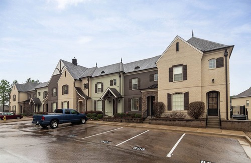 Oxford Copropriété | Great Location! Spacious condo1 mile to the Campus and short drive to the square
