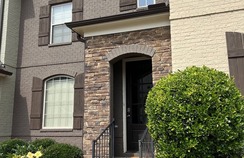 Oxford Copropriété | Great Location! Spacious condo1 mile to the Campus and short drive to the square