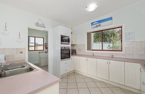 Crescent Head Maison | GREAT LOCATION WITH OCEAN VIEWS, SPA BATH & AIR CONDITIONING