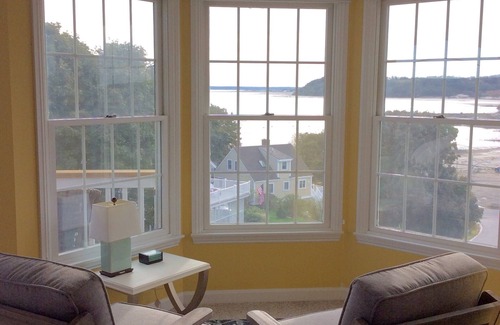 Great Neck Maison | Grande location de cou avec vue sur l'eau!