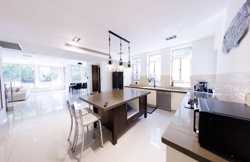 Hod HaSharon Maison | Great neighborhood ! great for large group of people.