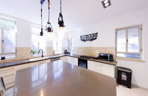 Hod HaSharon Maison | Great neighborhood ! great for large group of people.