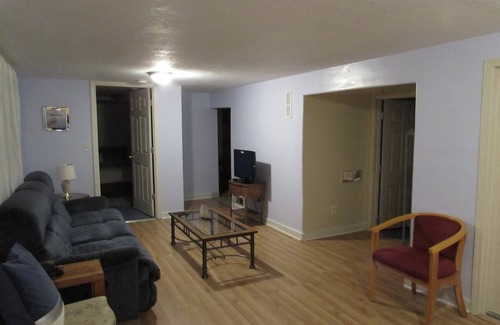 Lawrence Appartement | Great one-bedroom basement apt., near KU and restaurants!