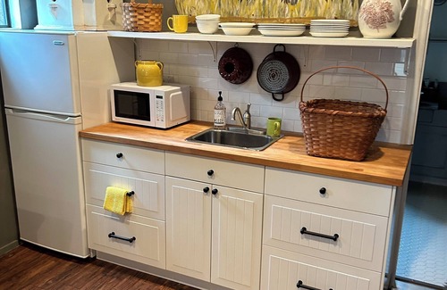 Jacksonville Maison | Great one room with mini kitchen, full bath, between Tyler and Jacksonville