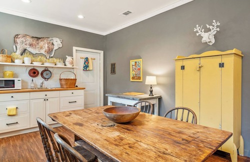 Jacksonville Maison | Great one room with mini kitchen, full bath, between Tyler and Jacksonville