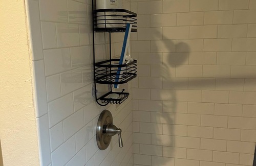 Jacksonville Maison | Great one room with mini kitchen, full bath, between Tyler and Jacksonville