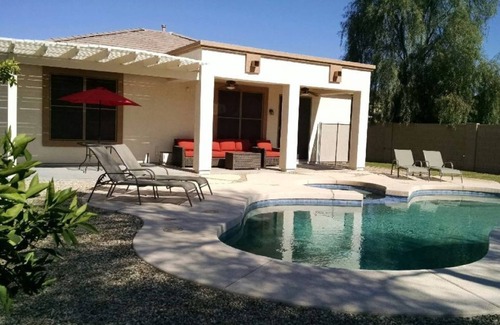 Palm Valley Maison | Grande maison de Palm Valley avec piscine chauffée privée / spa dans un quartier calme
