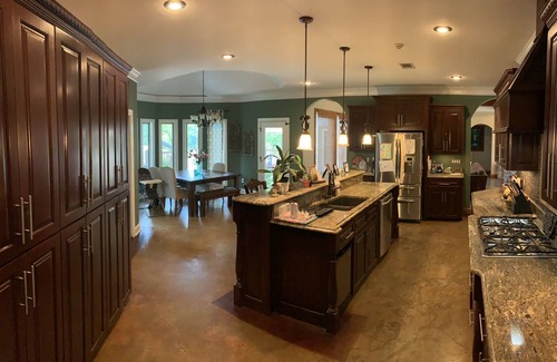Water Valley Maison | Belle maison personnalisée nichée sur une propriété paisible de 300 acres à 10 min d'Oxford