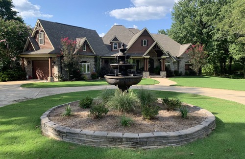 Water Valley Maison | Belle maison personnalisée nichée sur une propriété paisible de 300 acres à 10 min d'Oxford