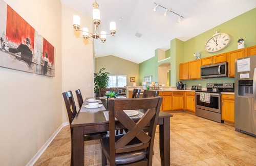 Sunrise Lakes Villa | Great Pool Villa with Water View near Disney
