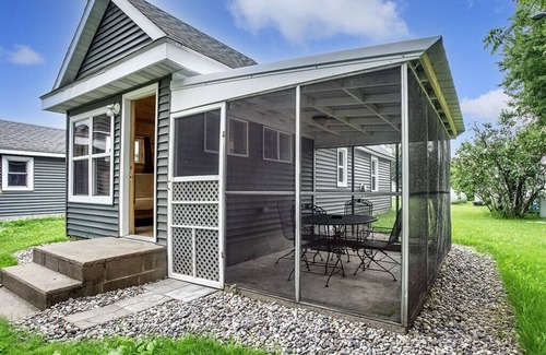 Buffalo City Cabine | Great River Road Cabin on the Mississippi Backwaters Turtle Cabin
