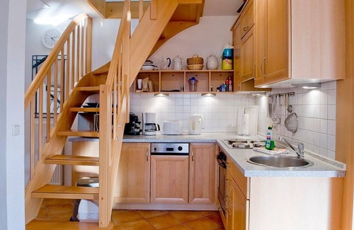 Kuehlungsborn Appartement | Great top floor apartment with loggia and wood-burning stove - only 40 m to the beach! - Sea view