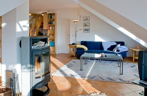 Kuehlungsborn Appartement | Great top floor apartment with loggia and wood-burning stove - only 40 m to the beach! - Sea view