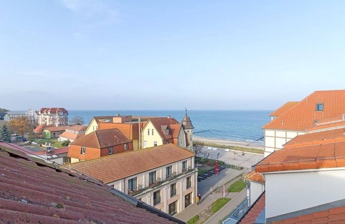 Kuehlungsborn Appartement | Great top floor apartment with loggia and wood-burning stove - only 40 m to the beach! - Sea view