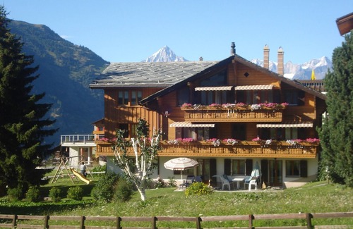 Graechen Chalet De Ski | Belle vue, endroit calme, proche du centre, équipements pour bébé et enfant,
