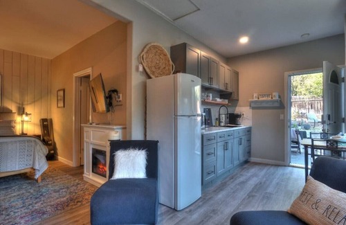 Spring Valley Maison | Greeco Suite · *New Listing* Hidden Gem Upgraded 1-Bedroom Suite