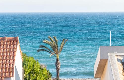 Pervolia Villa | Greek Island Style 2 bedroom Villa with Pool next to the Sea