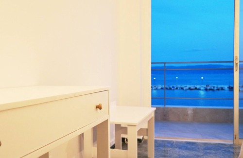Amarinthos Villa | Grecque Seafront Resort avec une capacité jusqu'à 80 personnes à 1 heure de l'aéroport d'Athènes