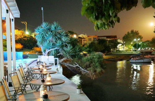 Amarinthos Villa | Grecque Seafront Resort avec une capacité jusqu'à 80 personnes à 1 heure de l'aéroport d'Athènes