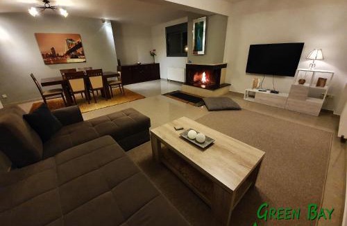 Drepano Maison | Green Bay Arachovitika