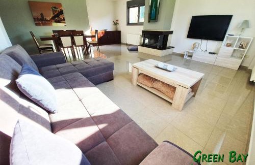 Drepano Maison | Green Bay Arachovitika