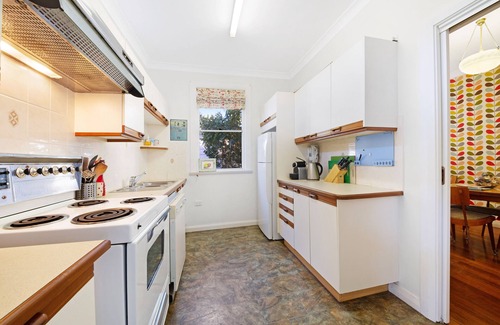 Patonga Maison | Green Cottage: paradis de vacances familiales au bord de l'eau, ponton privé et accès routier