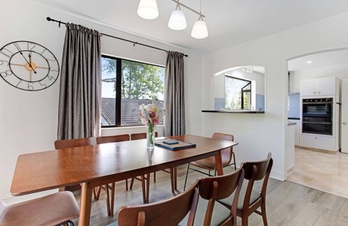 Manurewa Maison | Green Family 5BR Retreat in Wattle Downs w Yard