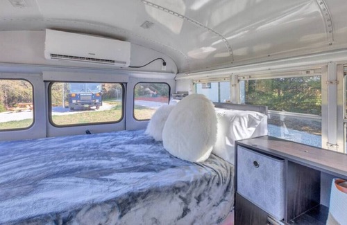 Nelson Maison | Glamp in school bus w/ Views, near Wine/Beer, Orchards, Hikes