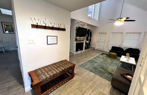 Lakeway Maison | Green House by Lake Travis