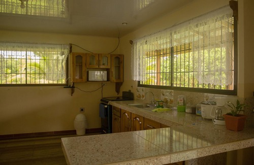 Canton Guatuso Maison | Green House, Your Family home 5 minutes from Río Celeste.