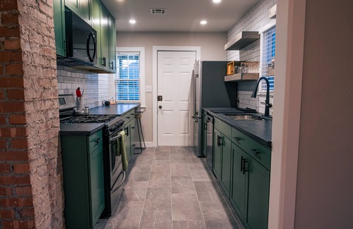 Central Oklahoma City Maison | Green Kitchen Home