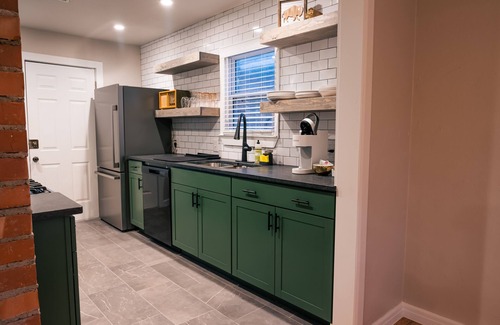 Central Oklahoma City Maison | Green Kitchen Home