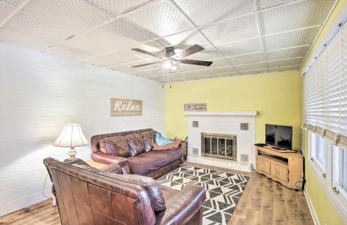 Markesan Maison | Green Lake Vacation Home with Screened Porch!
