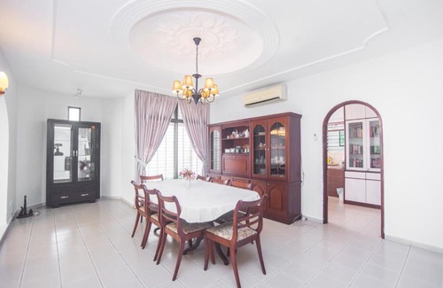 George Town Maison | Green Lane by Plush