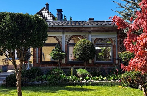 Marzahn-Hellersdorf Maison | Oasis de verdure dans la maison de vacances Berlin Biesdorf